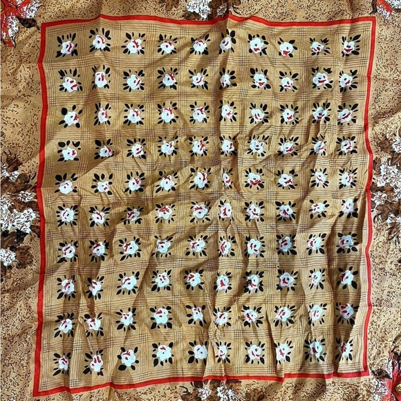 100% Silk Floral Patterned Scarf - Picture 3 of 8